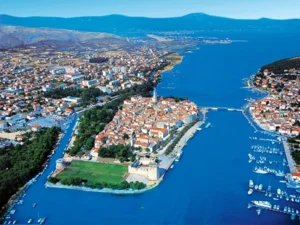 trogir-dalmatia-croatia-town-island-beautful-summer-vacation (1)